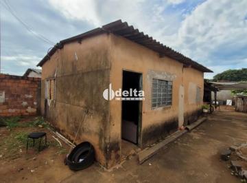 Casa · 250m² · 2 Quartos · 3 Vagas · Casa residencial com 2 quartos disponível para venda no bairro São Jorge em Uberlândia-MG