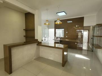 Casa · 150m² · 3 Quartos · 2 Vagas · Casa com 3 quartos sendo 1 suíte disponível para venda no bairro Dona Zulmira em Uberlândia-MG