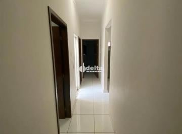 Casa · 137m² · 3 Quartos · 1 Vaga · Casa com 3 quartos sendo 1 suíte no bairro Jardim Europa em Uberlândia-MG