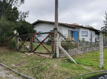 Casa · 360m² · 2 Quartos · 1 Vaga · Casa de Alvenaria à Venda no Village-Garopaba/SC