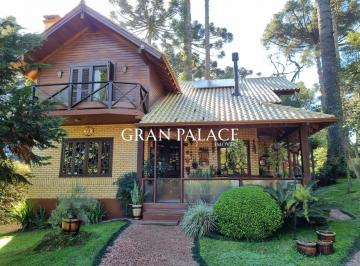 Casa · 260m² · 4 Quartos · 2 Vagas · LINDA RESIDÊNCIA RODEADA PELA NATUREZA