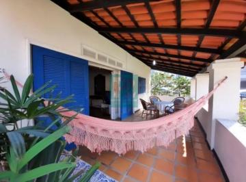 Casa · 130m² · 3 Quartos · 2 Vagas · Casa à Venda Quadra Mar na Praia de Bombas em Bombinhas-SC