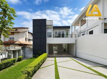 e0f852300181c268860aeecd1f60102ec9794f6e · Casa no Aruã com piscina, sala de jogos, escritório e localização privilegiada