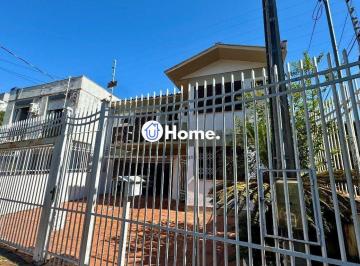 Casa · 350m² · 4 Vagas · Casa com 350m², 4 quartos, 2 Suítes à venda em Azenha, Porto Alegre.