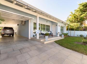 Casa · 350m² · 3 Quartos · 5 Vagas · Venha morar em 350 m² com um clube em sua casa!