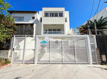Casa · 225m² · 3 Quartos · 4 Vagas · Linda residência com  3 dormitórios, sendo 1 suíte, com Linda Vista do Bairro.