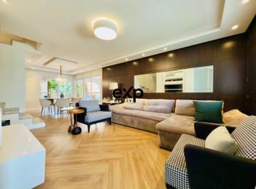 Casa · 189m² · 3 Quartos · 2 Vagas · Casa mobiliada no centro de Pomerode, com ambientes integrados e área externa funcional