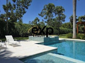 Casa · 780m² · 5 Quartos · 6 Vagas · Residência à venda na Fazenda da Grama