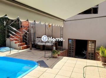 Casa · 230m² · 3 Quartos · 2 Vagas · Linda Casa de Esquina com 230 M². Área de Lazer Completa.