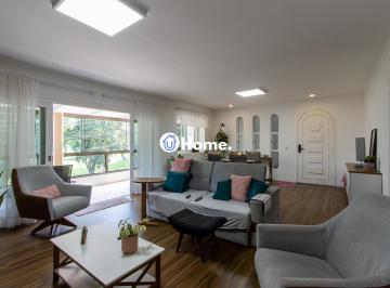 Casa · 238m² · 3 Quartos · 2 Vagas · Linda casa totalmente reformada, 3 quartos (1 suite), 2 vagas cobertas - Bairro