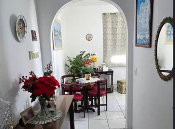 Vendo 2 lindos aptos
1 - 1 quarto, sala, cozinha banheiro e área de serviço 
2 - · 2 Aptos ótimo pra investir