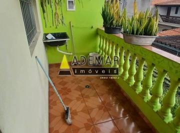 Casa · 180m² · 5 Quartos · 1 Vaga · Lindo imóvel com 3 casas no quintal!