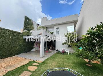 Casa de 4 quartos, Guará · [SS] Casa Moderna na QE 50: 4 Quartos com Suíte e Closet, Espaço Gourmet Integrado e Solarium