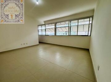 Foto 01 · Excelente apartamento com 2 dorms, reformado, em prédio frente à praia, no bairro da Pompeia, Santos