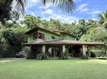 Casa · 3 Quartos · 1 Vaga · Elegante Residência com Área de Lazer e Jardim Gramado, Angra dos Reis