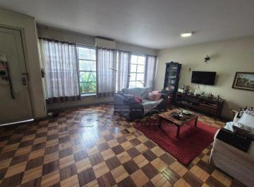 Casa · 210m² · 4 Quartos · SOBRADO COM 4 QUARTOS - Centro