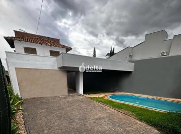 Casa · 432m² · 4 Quartos · 2 Vagas · Casa disponível com 4 quarto sendo 1 suíte para venda no bairro Cidade Jardim em Uberlândia MG