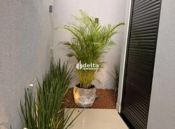 Casa · 150m² · 3 Quartos · 2 Vagas · Casa residencial com 4/3 quartos sendo 1 suíte disponível para venda no bairro Pampulha em Uberlândi