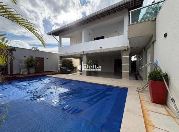 Casa · 360m² · 4 Quartos · 4 Vagas · Casa residencial com 4 suítes disponível para Venda no bairro Tabajaras em Uberlândia-MG