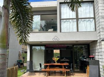 d3a0133816e885235601c74612bc23932be71c8a · Casa Duplex de Alto Padrão com 2 suítes em Passo de Camaragibe - 93,51m²