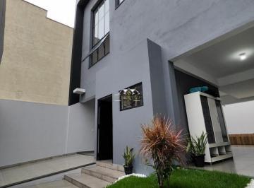 Casa · 220m² · 3 Quartos · Sobrado alto padrão 3 suítes para venda no bairro Barcelona.