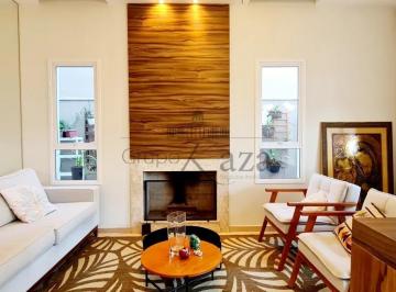 Casa · 304m² · 3 Quartos · 4 Vagas · Casa em Condomínio - Urbanova - Floradas da Serra - 3 Suítes - 304m².