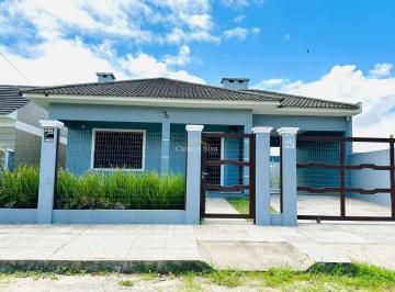 Casa · 142m² · 3 Quartos · 1 Vaga · Casa com 3 dorms (suíte), próxima ao centro em Atlântida Sul