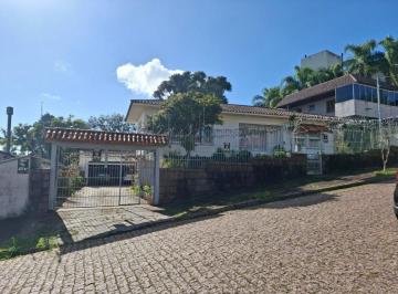 Casa · 320m² · 3 Quartos · 6 Vagas · Linda casa Ampla internamente e terreno