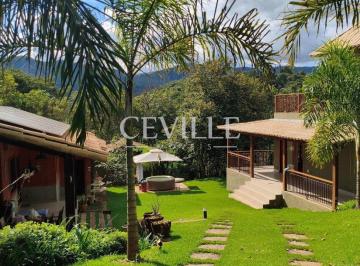 Casa · 300m² · 4 Quartos · Encanto Colonial com Sofisticação Moderna