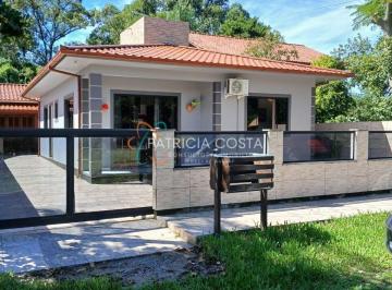 Casa · 140m² · 3 Quartos · 1 Vaga · Duas Casas à Venda na Praia da Barra-Garopaba/SC