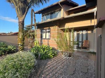 Casa · 210m² · 4 Quartos · 2 Vagas · LINDA CASA DE ALTO PADRÃO DE 4 DORMITÓRIOS