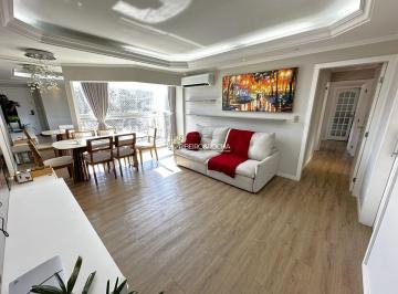 Apartamento de 3 quartos, São José · Apartamento semimobiliado com 2 dormitórios, suíte e 81m² no Kobrasol
