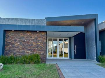 · Casa em Condominio 4 Dormitórios - Bairro Capão Ilhas