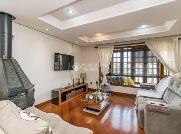 Casa · 376m² · 5 Quartos · 3 Vagas · Sobrado, com 376m2, 5 quartos, 2 suítes, piscina, 3 vagas de garagem e edícula
