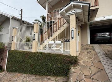 Casa · 385m² · 3 Quartos · Casa espaçosa com 04 dormitórios e excelente localização!