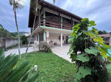 Casa · 200m² · 5 Quartos · 2 Vagas · O Paraíso da sua Família: 5 Quartos com  Piscina no Rio Vermelho!!!