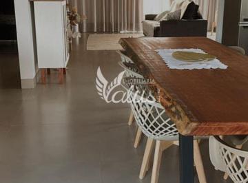 Casa de 4 quartos, Trindade · Casa térrea de 240 m² com 3 suítes + 1 quarto, piscina aquecida e lazer completo em Trindade - GO