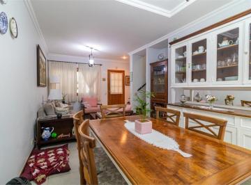 Casa de 4 quartos, São Paulo · Casa em Condominio Fechado com Lareira e Contato com a Natureza em Granja Julieta