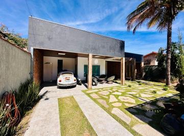 Casa de 4 quartos, Águas Claras · Maravilhosa Casa - Arniqueiras - 800m - 3 Amplas Suites - Closet - Planejada - Quintal - Linda