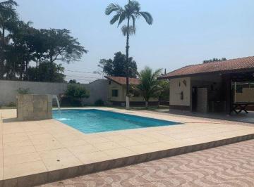 Casa de 6 quartos, Itanhaém · Chácara com 6 quartos e piscina em Itanhaém.