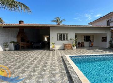 Foto 01 · Casa à venda em Itanhaém-SP, bairro Savoy: 3 quartos, 3 suítes, 2 salas, 5 banheiros, 1 vaga. 115,80