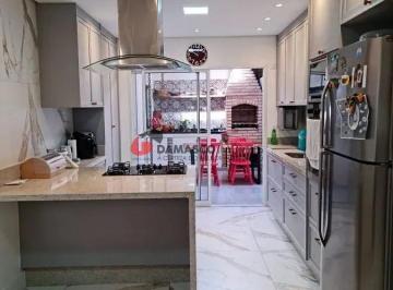 Casa · 200m² · 3 Quartos · 4 Vagas · Sobrado em Parque Oratório