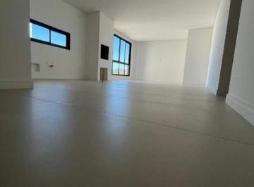 Living com piso de porcelanato claro e janelas amplas (foto do apartamento) · Apartamento diferenciado 3 quartos 132,22m² Praia Brava Itajaí
