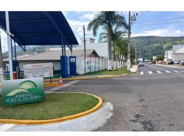 Casa · 250m² · 3 Quartos · 4 Vagas · EXCELENTE OPORTUNIDADE: CONDOMINIO PORTAL DA SERRA