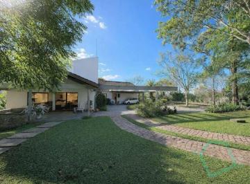 "Casa térrea", "Granja Viana", "Fazendinha" e "Sustentabilidade"  · Refúgio de Luxo na Fazendinha: Casa Térrea em Terreno de 10.490 m² na Granja Viana por R$ 2.500.000 