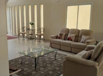 Casa de 3 quartos, Valinhos · Casa com 3 suítes com ar condicionado para locação em Valinhos, no condomínio Jardim Fiorella