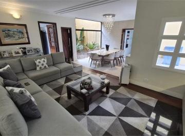 Casa de 3 quartos, São Paulo · Casa no jardim frança Excelente com 3 suítes, sala ampla, piscina, churrasqueira,5 vagas de garagem