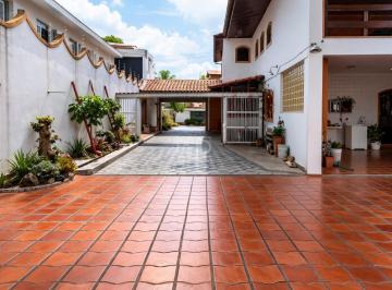 Casa · 540m² · 4 Quartos · 15 Vagas · Sobrado Imponente com 530m², 4 Dormitórios (3 Suítes) e Garagem para 15 Veículos – Espaço, Versatili