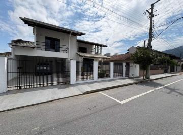 Casa · 230m² · 3 Quartos · 2 Vagas · Sobrado Residencial em Vila Baependi, Jaraguá do Sul – 3 Quartos, 2 Vagas, Financiamento