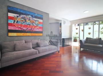 Casa · 180m² · 3 Quartos · 2 Vagas · Casa - Aclimação - 3 Dormitórios - 234m².